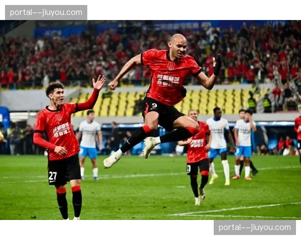 成都蓉城三连胜继续领跑 客场作战能力值得肯定